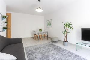 Marina Hillside 2 Apartment