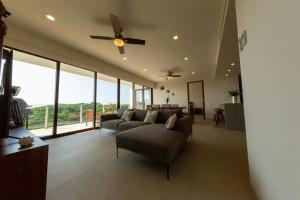 3BR Sub-Penthouse With Ocean Views!