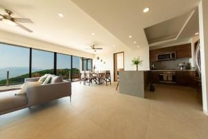 3BR Sub-Penthouse With Ocean Views!