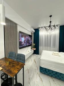 Crystal Luxe Studio