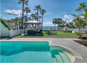 Luxury villa face to the sea - swimming pool