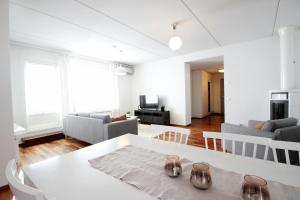 Central and Spacious Apartment for 6 with Sauna