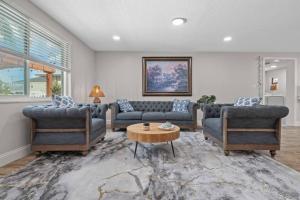 Villa Walk to Beach, Pool & Games Great for Family Vacations