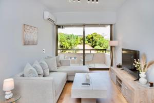 Sea Whisper Beach - Kavouri - Ious 15 by K&M