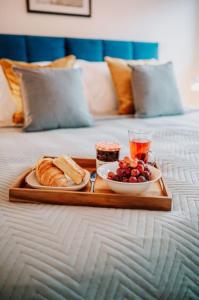 Charming Family & Friendly 2-Bed Apartment, Sleeps 6, Parking, Free Wi-Fi