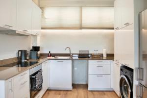 Sea Whisper Beach - Kavouri - Ious 15 by K&M