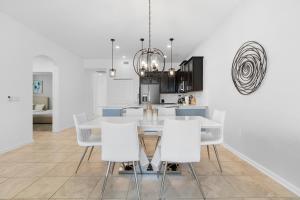 Paradise Home 20 Mins to Disney with Pool and Waterpark on Property