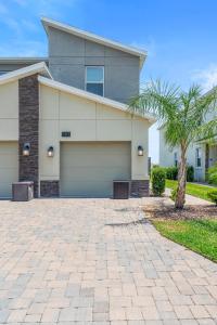 Paradise Home 20 Mins to Disney with Pool and Waterpark on Property