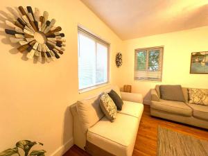 Families Welcome 3 Bedroom Oasis with Parking