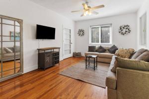 Families Welcome 3 Bedroom Oasis with Parking