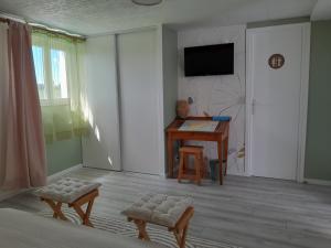 B&B / Chambres d'hotes CHAMBRES D HOTES AU P'TIT BONHEUR CAMPAGNARD : photos des chambres