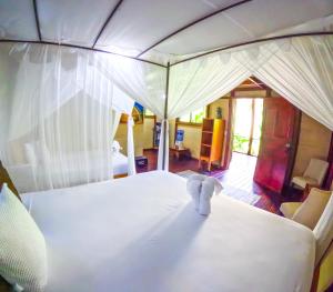 Red Frog Bungalows Ocean Resort