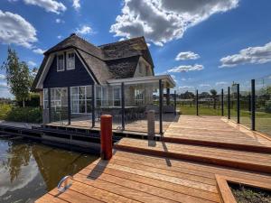 Villa by Tjeukemeer with Sauna & Whirlpool