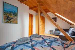 Apartamentas Jūratė 6-8 asmenims su sauna, privačiu kiemeliu prie jachtklubo.