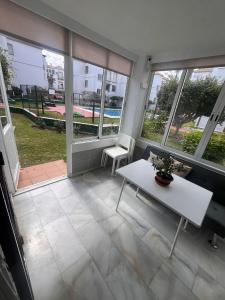 Laguna Beach Piscina- HOME RENT MALAGA