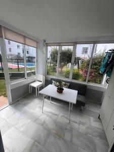 Laguna Beach Piscina- HOME RENT MALAGA