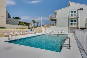 Walk to Orange Beach Family Condo with Patio