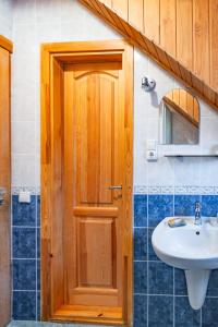 Apartamentas Jūratė 6-8 asmenims su sauna, privačiu kiemeliu prie jachtklubo.