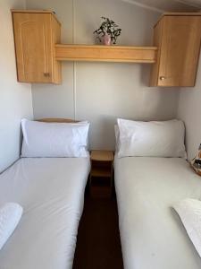 Newly Refurbished Three Bedroom Static Caravan on Seven Bays Holiday Park