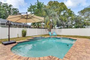 Outdoor Oasis Spacious Stay in Clearwater!