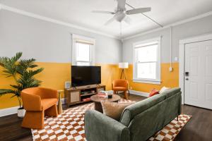 4BD near Indy 500 Speedway - BBQ & Backyard