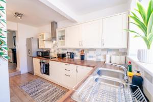 New 2BR Home Comfy and Spacious