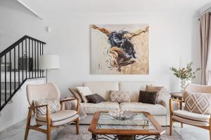 Chic Retreat with a Spacious Garden, Near Burriana Beach