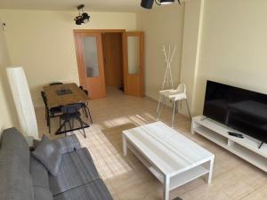 COZY MODERN 3 Bedroom Apartment