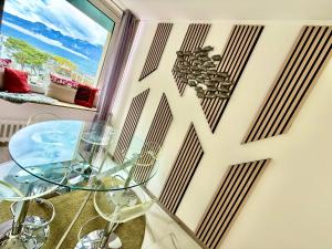 13 Lake View, Family central modern app