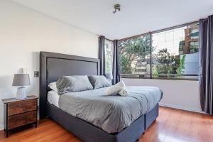 Cómodo dpto Costanera Center y MUT