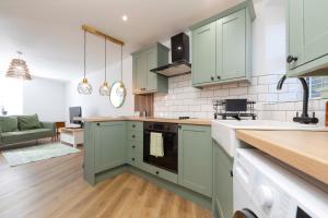 Cosy-Cute Miners Cottage on the Taff Trail