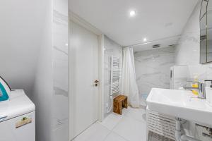 Charming Suite & The Hidden Gem on Akacfa str