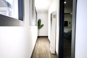 The Black and White House