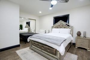 The Black and White House