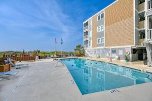 Quiet Oceanfront Getaway in North Myrtle!