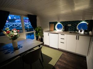 Unique houseboat experience in central Gothenburg