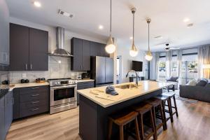 The Odyssey Apartments by AvantStay Designer Stay in Midtown