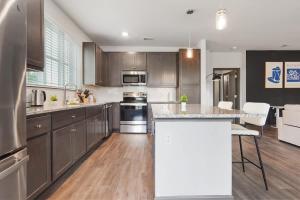 Luxurious King 3BR Suitein North Raleigh!