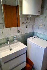 Apartments with parking space Palit, Rab - 24465