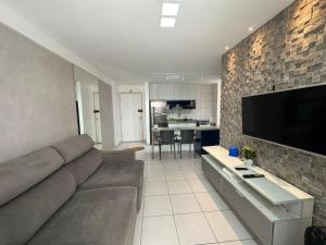 Apto Completo Ponta Verde 1 Quarto, a Passos da Praia, Piscina, Varanda e Garagem