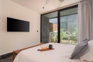 Stylish Studio in Humana Bikes & Pools