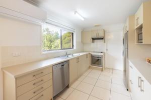 1-8 Christmas Bush Avenue - 230m to Dutchies beach