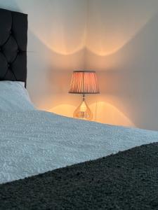 LUX 1 bed and water view