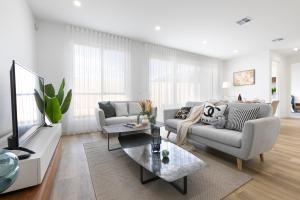 10 Min to Airport Brand New Family 4BR House