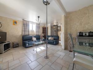 Villas Villa in Carpentras with Private Pool : photos des chambres