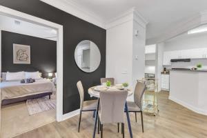 Upscale 1BR Suite Mins to Downtown Raleigh!