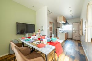 Newly opened 6LDK USJ Hotel Family friendly Free parking 10 minutes to USJ 道頓堀 関西空港 大阪城 海遊館