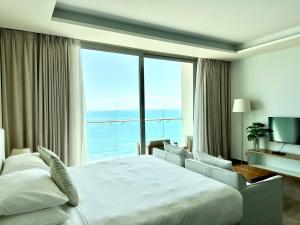 Romantic APT with SeaView - Beachfont