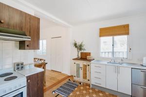 Argyle Beach House - Coastal Style, 130m to beach,