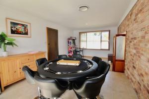 Coastal Getaway Free wi-fi and games room